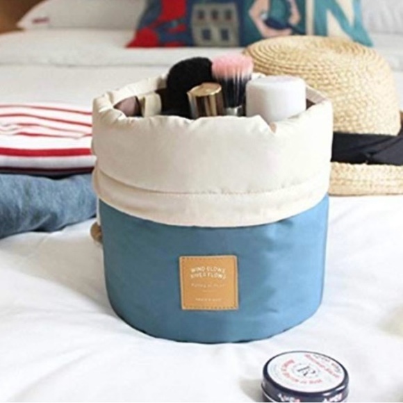 🎉NIB Travel Cosmetic Barrel Bag, Deep Blue - Picture 3 of 8